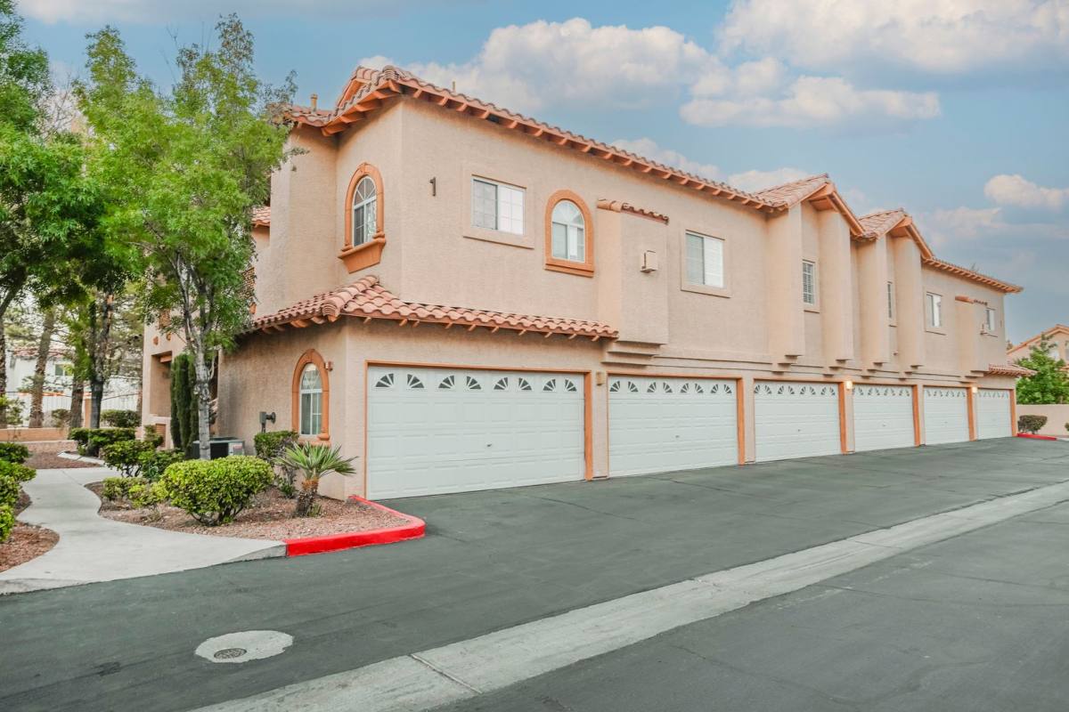 Townhouse for rent at 2925 Wigwam, Henderson, NV 89074