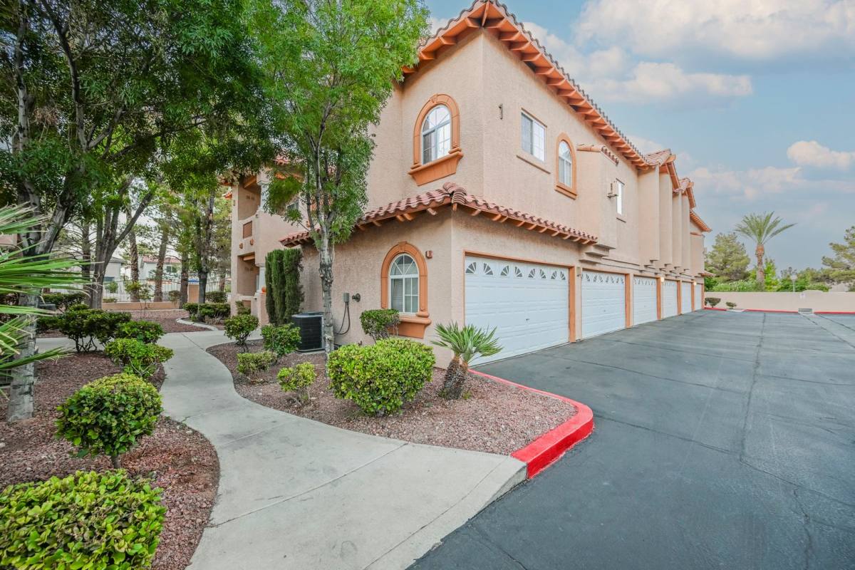 Townhouse for rent at 2925 Wigwam, Henderson, NV 89074