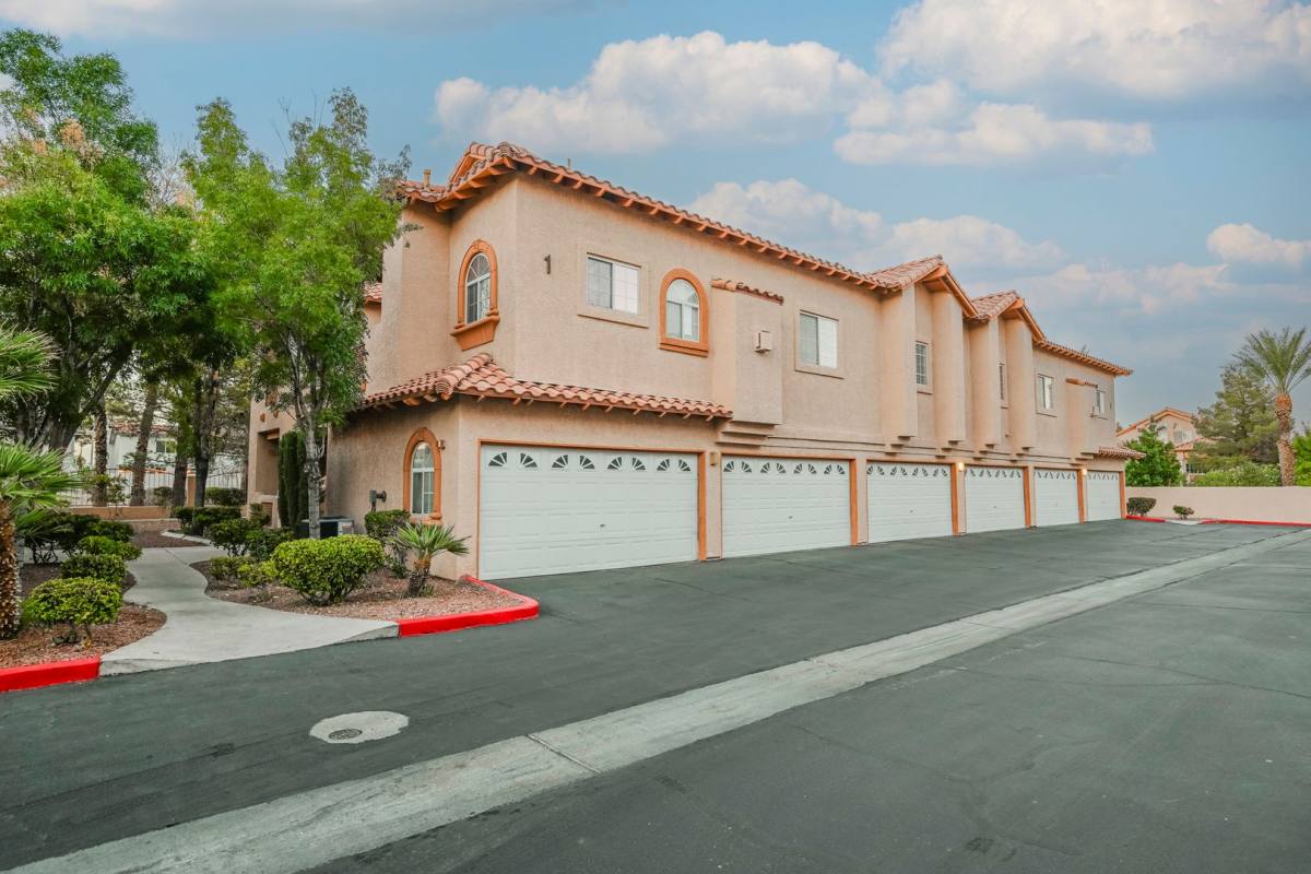 Townhouse for rent at 2925 Wigwam, Henderson, NV 89074