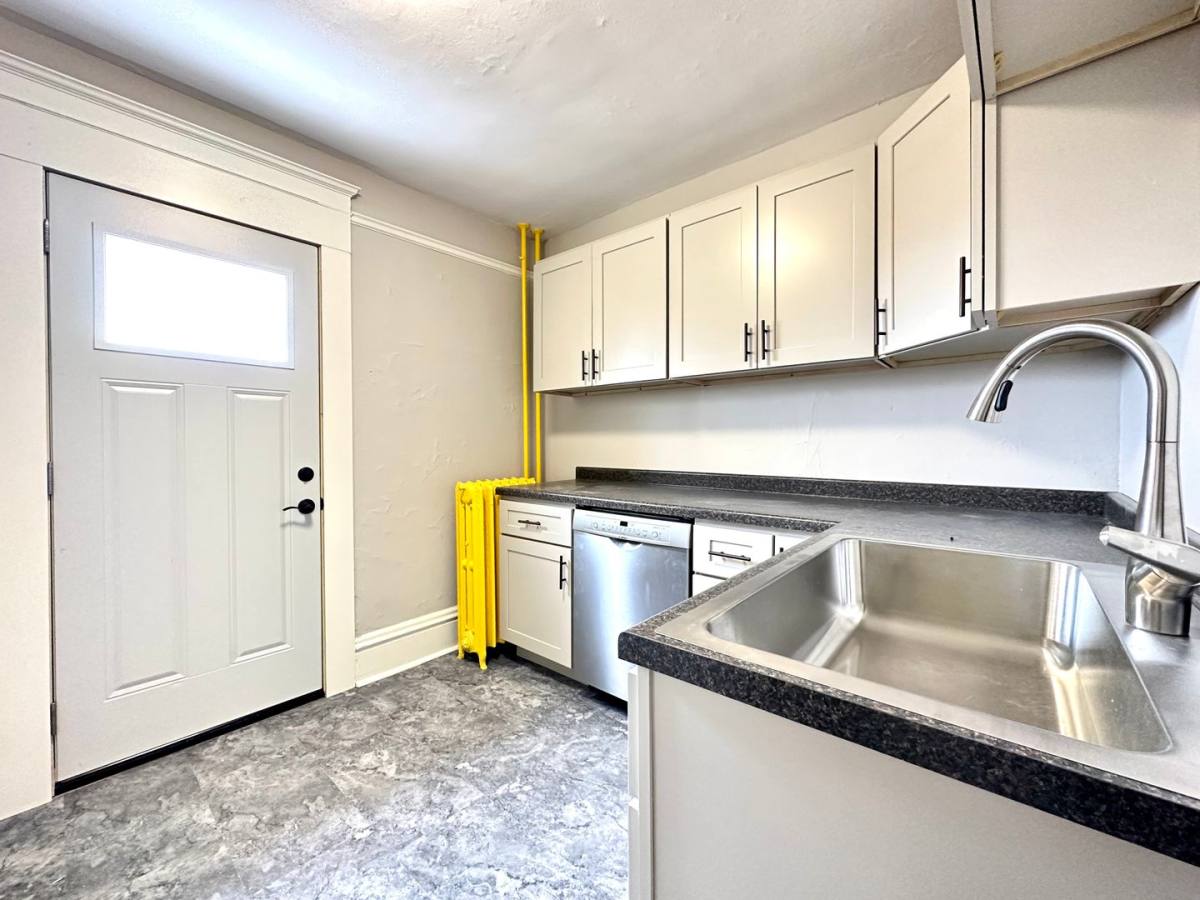 Apartment for rent at 1532 E Superior St, Duluth, MN 55812