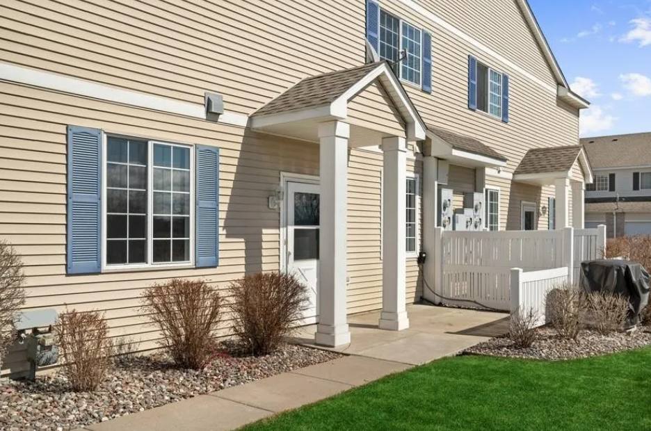Townhouse for rent at 18037 96th Ave N, Maple Grove, MN 55311