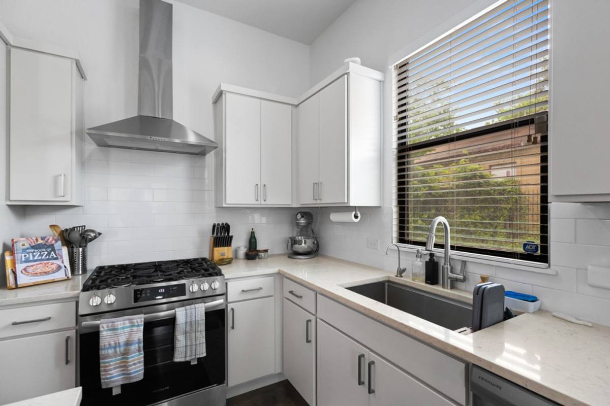 Condo for rent at 918 N Olive St, San Antonio, TX 78202