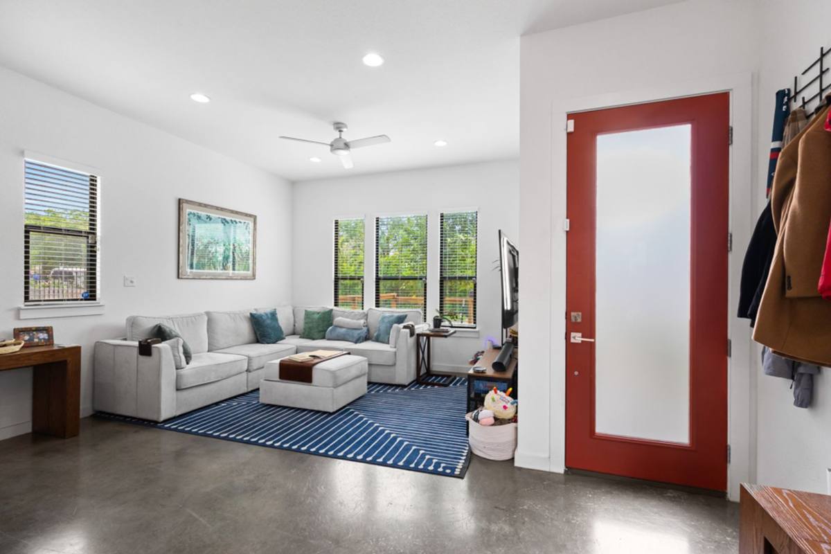 Condo for rent at 918 N Olive St, San Antonio, TX 78202