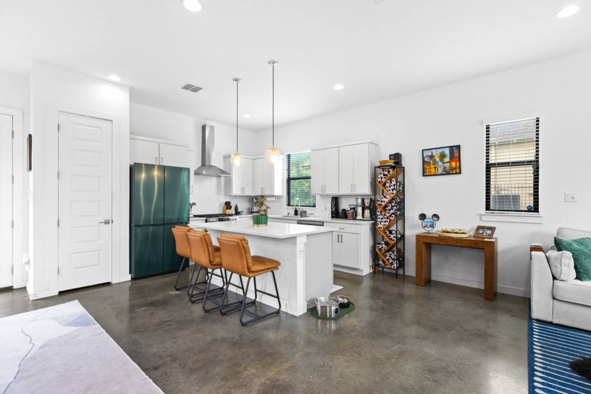 Condo for rent at 918 N Olive St, San Antonio, TX 78202