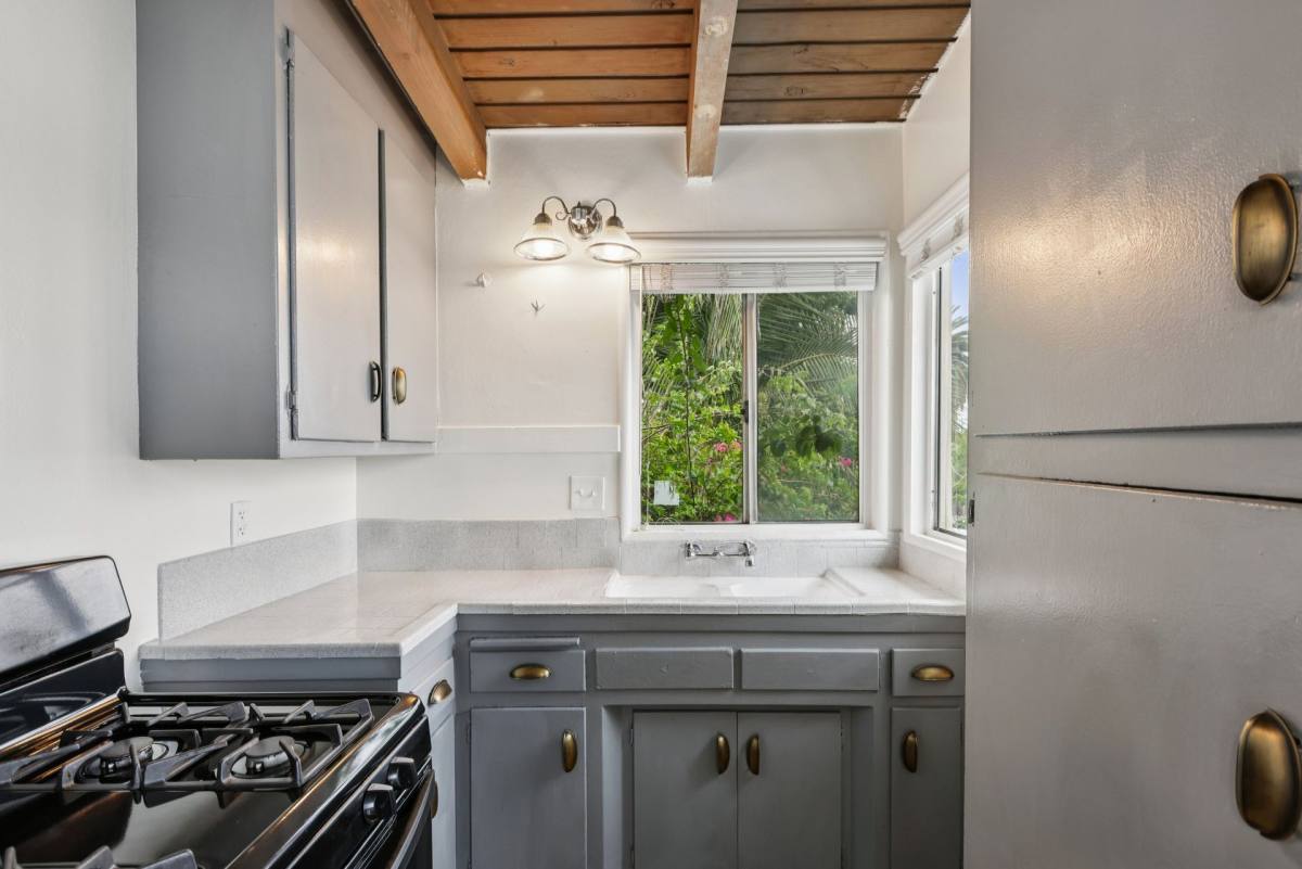 Apartment for rent at 2245 W 26th Place #7, Los Angeles, CA 90018