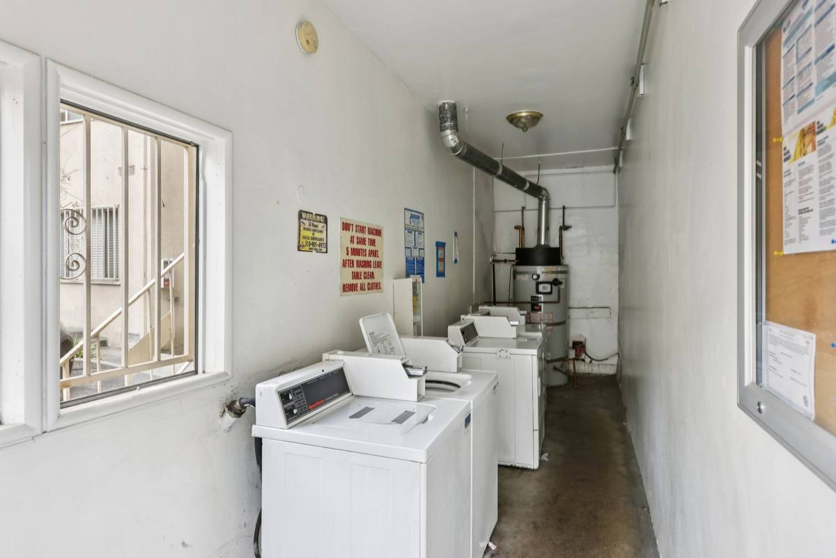 Apartment for rent at 2245 W 26th Place #7, Los Angeles, CA 90018