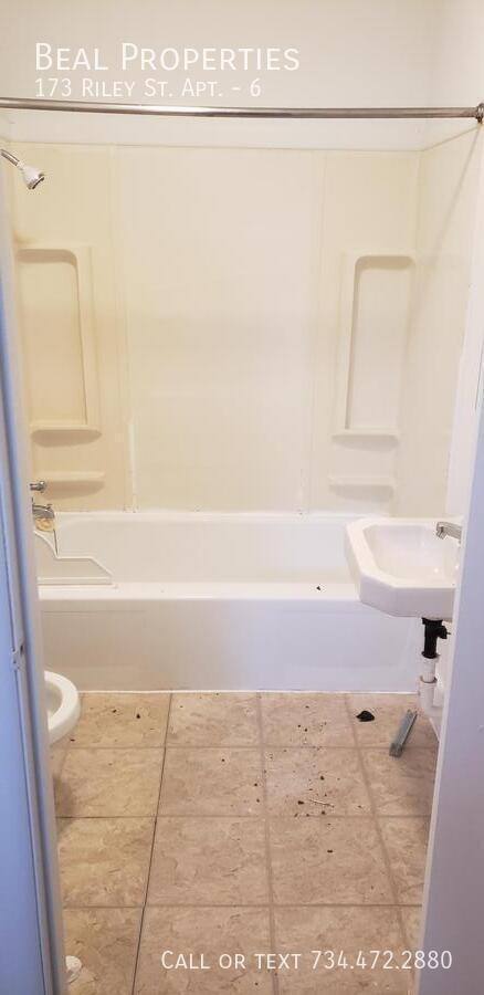 Apartment for rent at 173 Riley St #6, Dundee, MI 48131