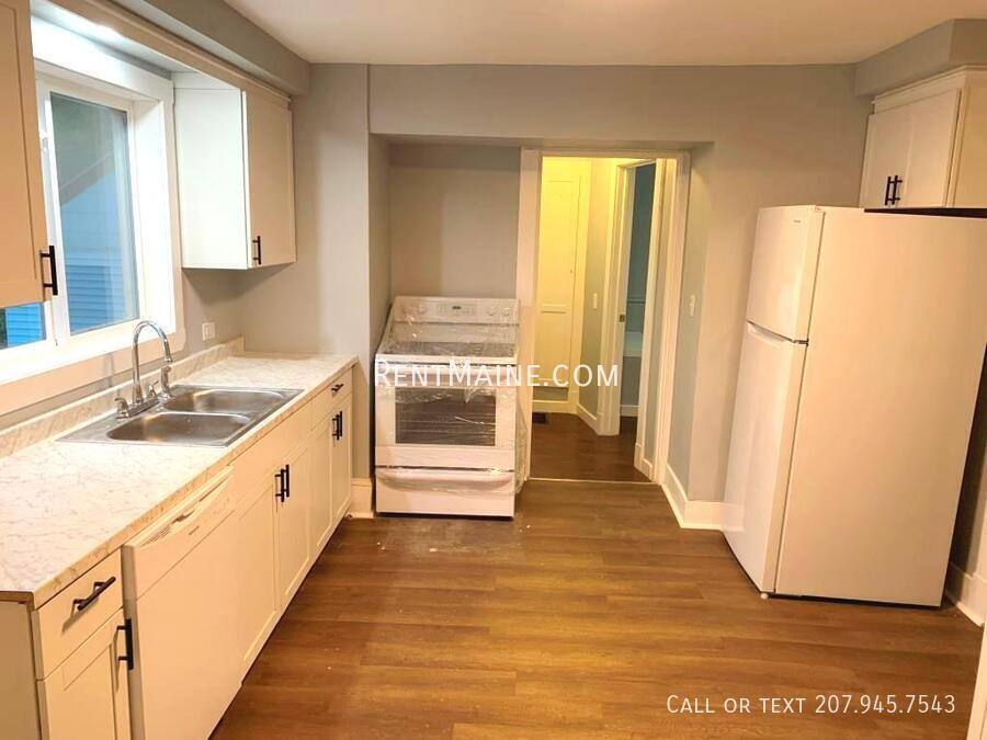 Apartment for rent at 19 Nason Ave, Bangor, ME 04401