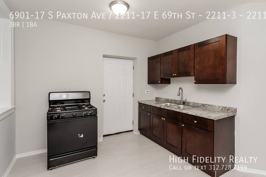 Apartment for rent at 6901-17 S Paxton Ave 2211-17 E 69th St #3, Chicago, IL 60649