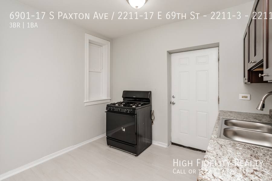 Apartment for rent at 6901-17 S Paxton Ave 2211-17 E 69th St #3, Chicago, IL 60649