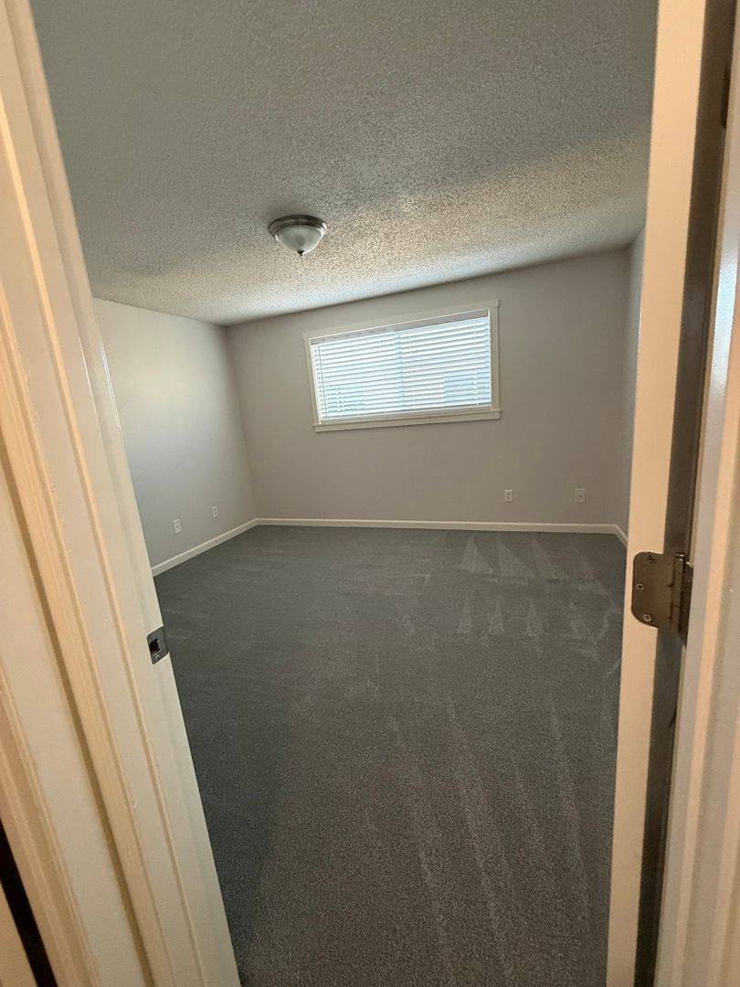 Apartment for rent at 937 SW 11th St, Redmond, OR 97756
