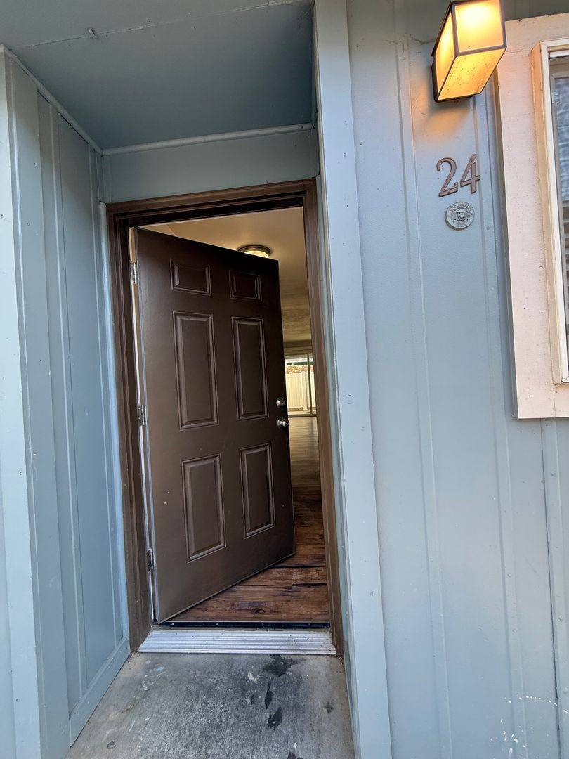 Apartment for rent at 937 SW 11th St, Redmond, OR 97756