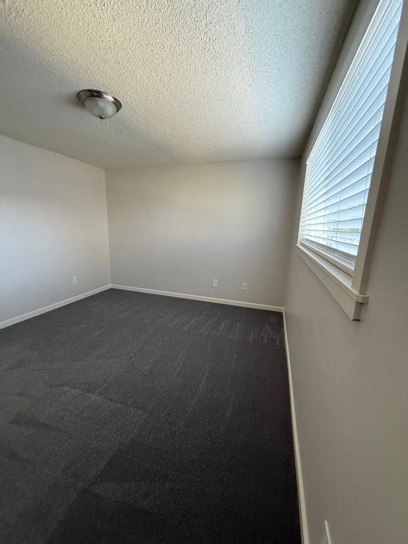Apartment for rent at 937 SW 11th St, Redmond, OR 97756