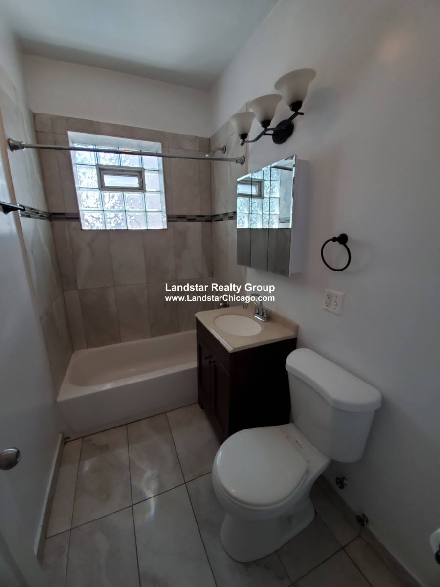 Apartment for rent at 4451 N Hamlin #1, Chicago, IL 60625