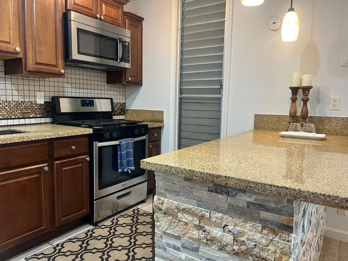 Apartment for rent at 75-5873 Walua Rd, Kailua Kona, HI 96740