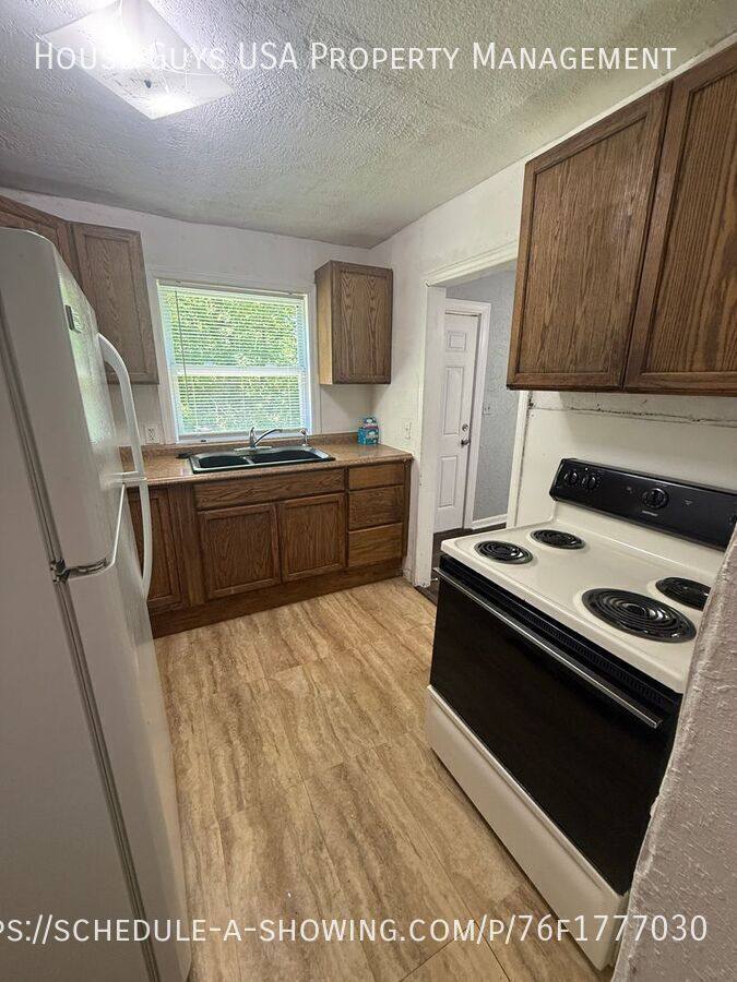 House for rent at 5816 Bellefontaine Ave, Kansas City, MO 64130