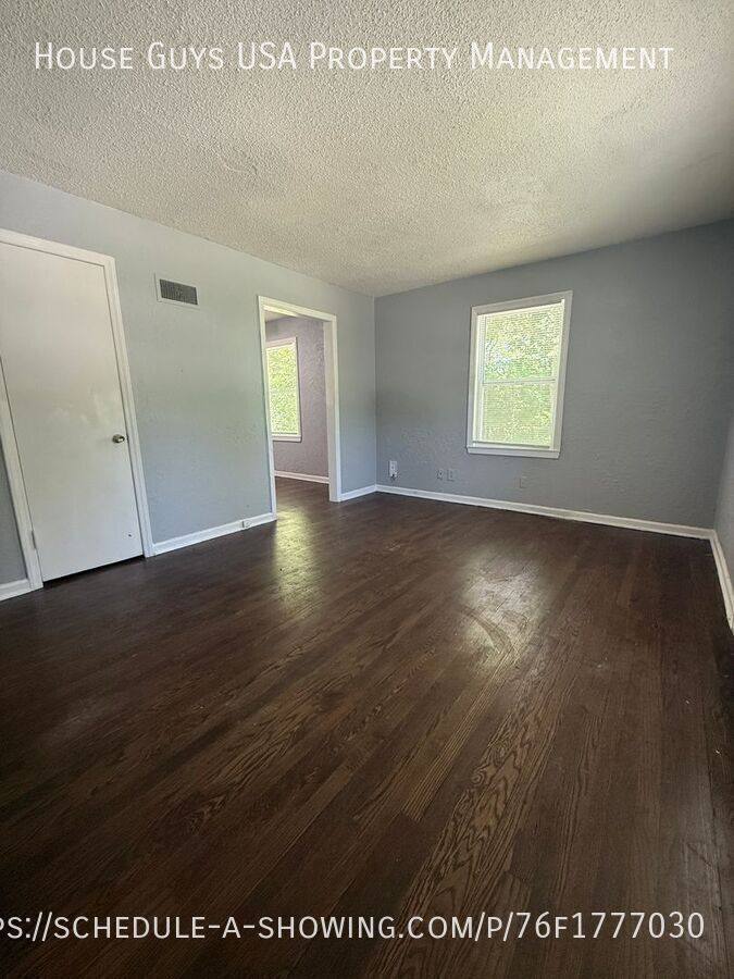 House for rent at 5816 Bellefontaine Ave, Kansas City, MO 64130