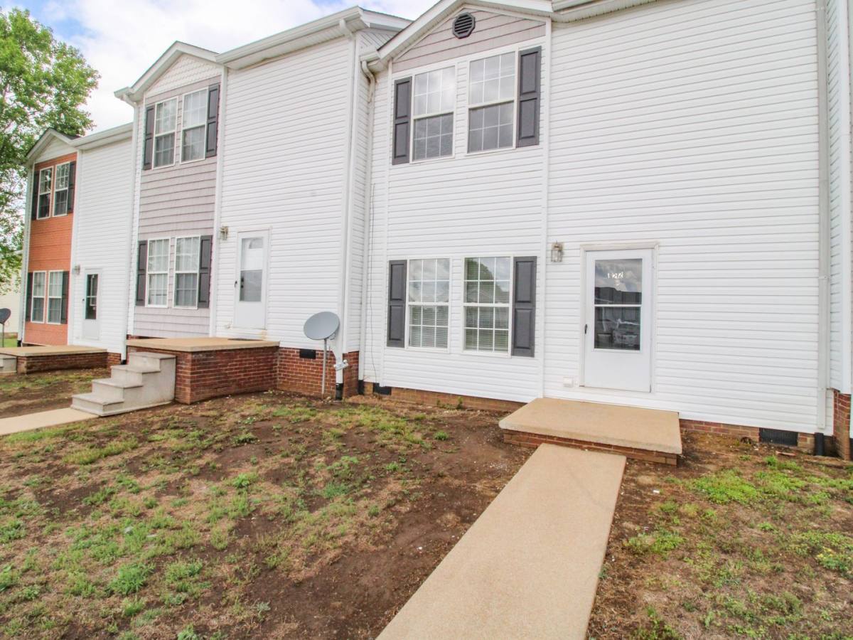 Townhouse for rent at 122 Meadows Lane, Pulaski, TN 38478