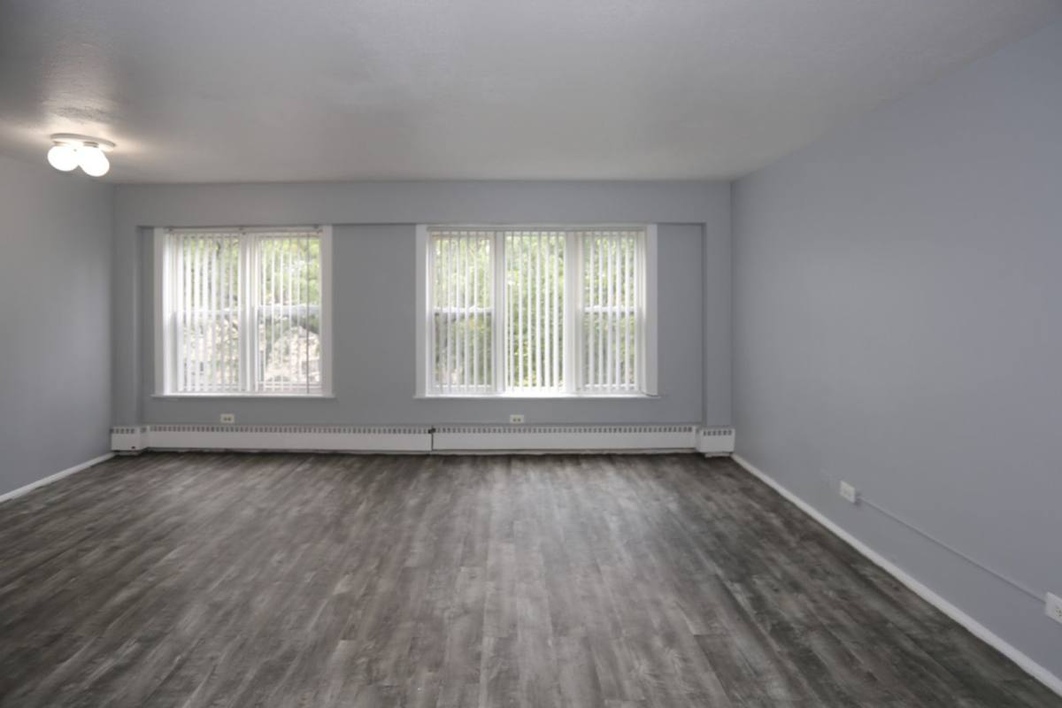 Apartment for rent at 7333 N Ridge Blvd #404, Chicago, IL 60645