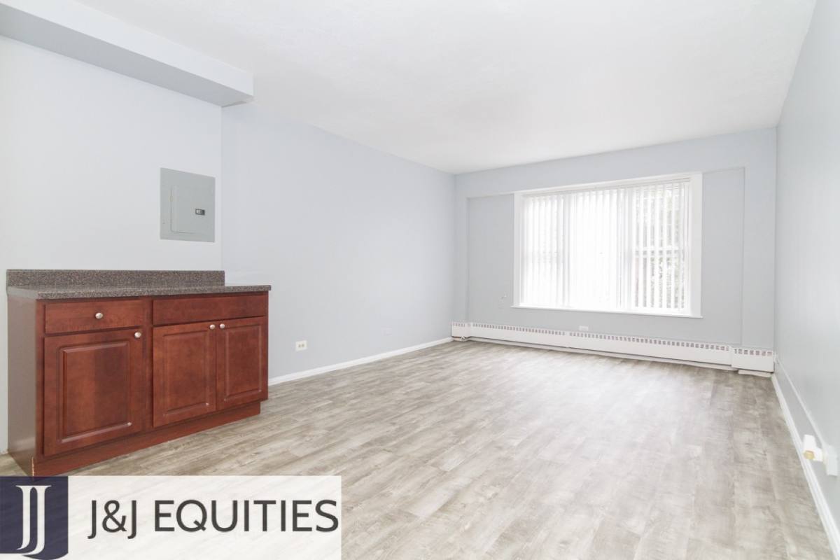 Apartment for rent at 7333 N Ridge Blvd #404, Chicago, IL 60645