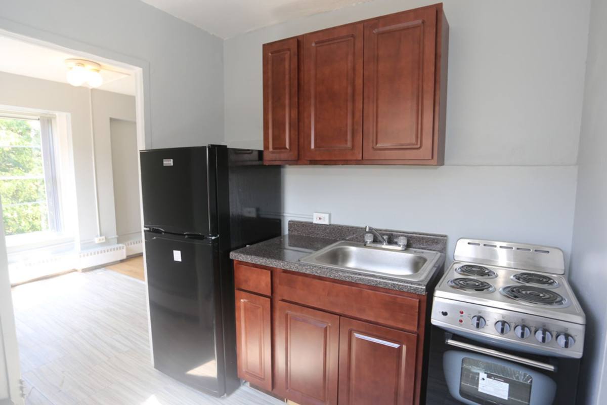 Apartment for rent at 7333 N Ridge Blvd #404, Chicago, IL 60645