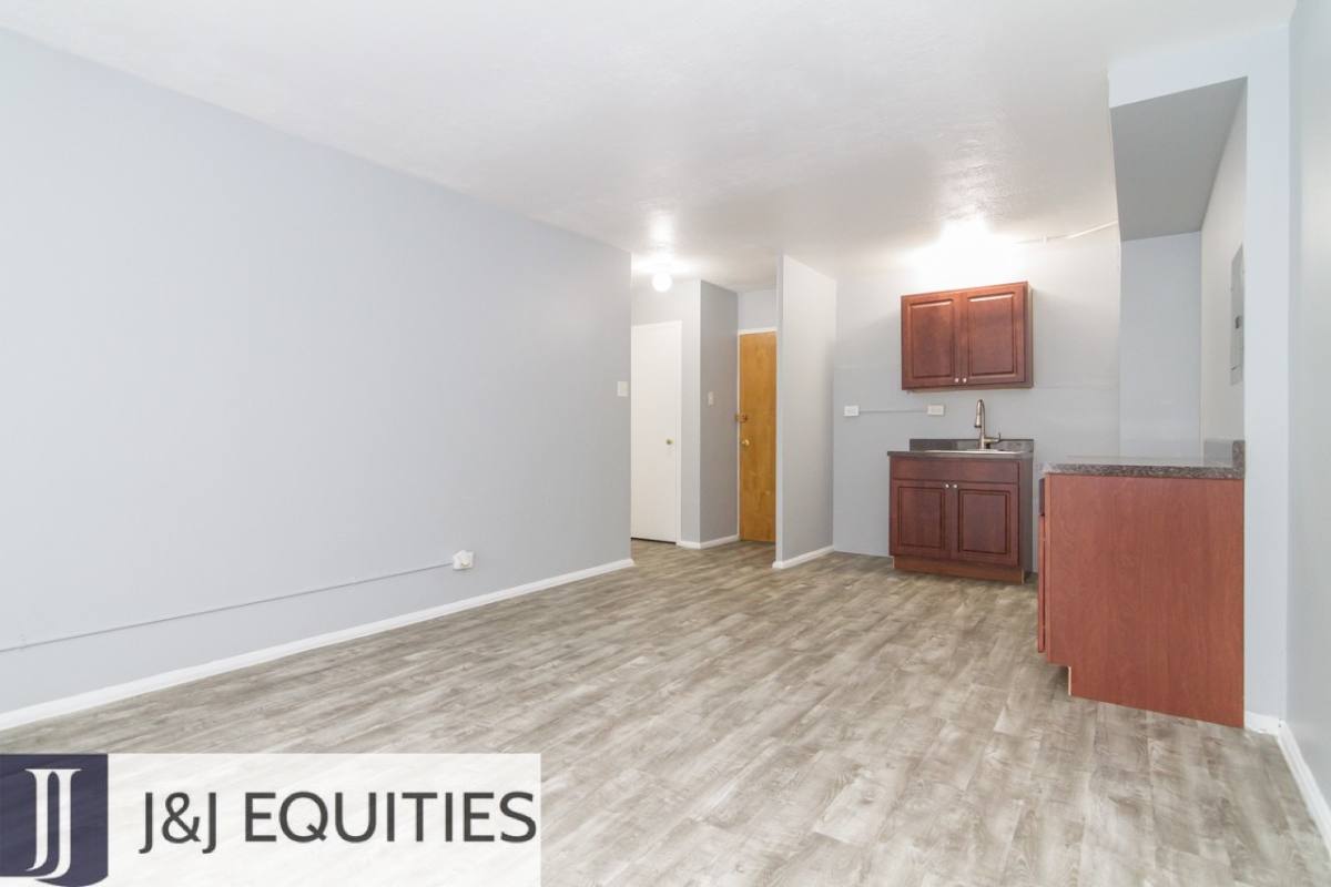 Apartment for rent at 7333 N Ridge Blvd #404, Chicago, IL 60645