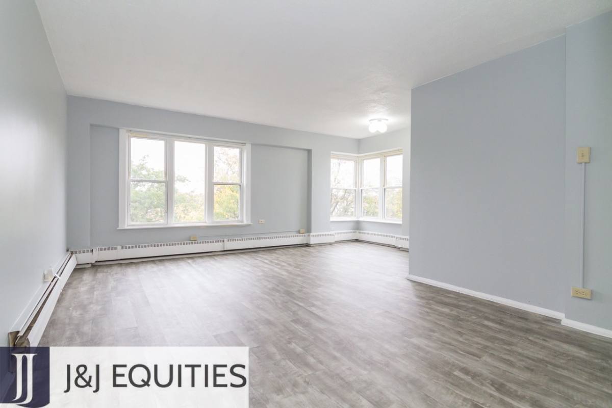 Apartment for rent at 7333 N Ridge Blvd #404, Chicago, IL 60645