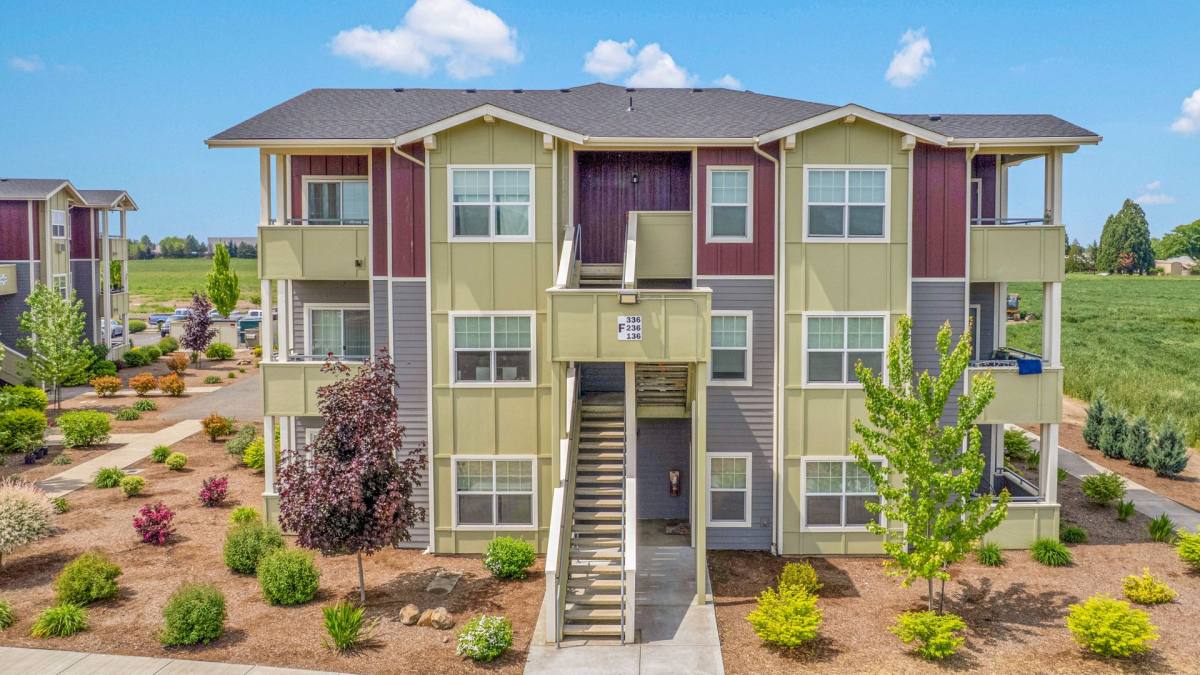 Apartment for rent at 875 Village Loop, Lebanon, OR 97355