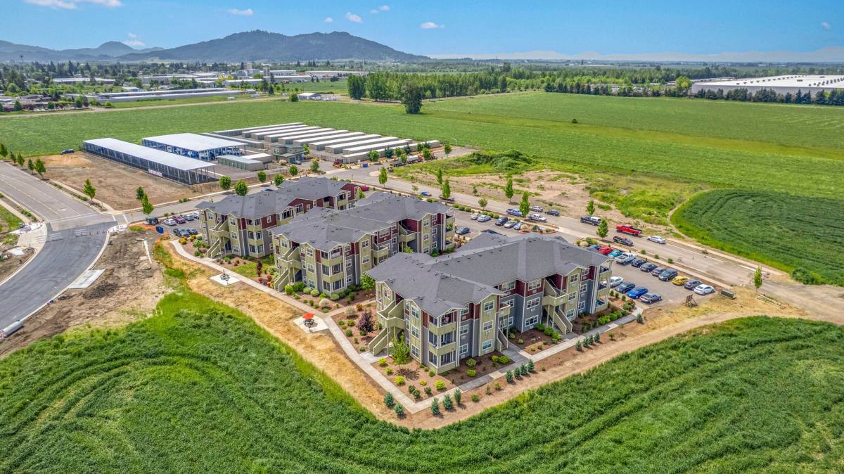 Apartment for rent at 875 Village Loop, Lebanon, OR 97355