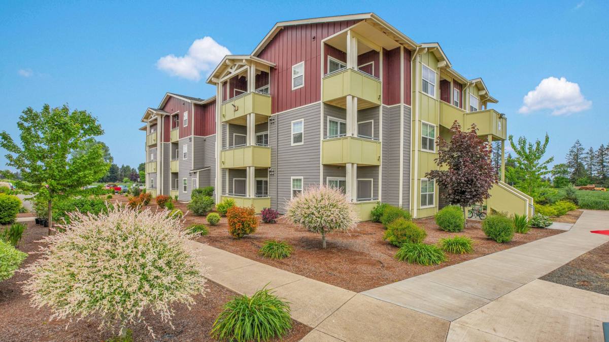 Apartment for rent at 875 Village Loop, Lebanon, OR 97355