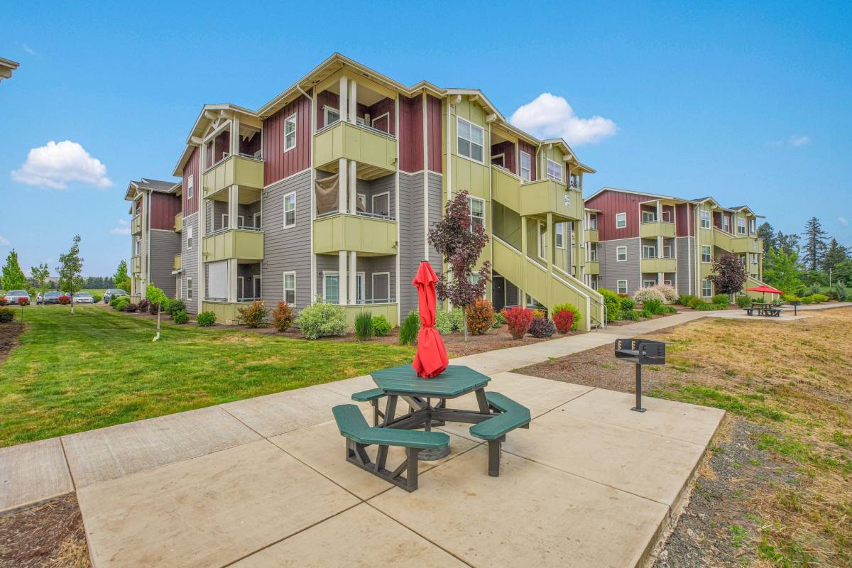 Apartment for rent at 875 Village Loop, Lebanon, OR 97355