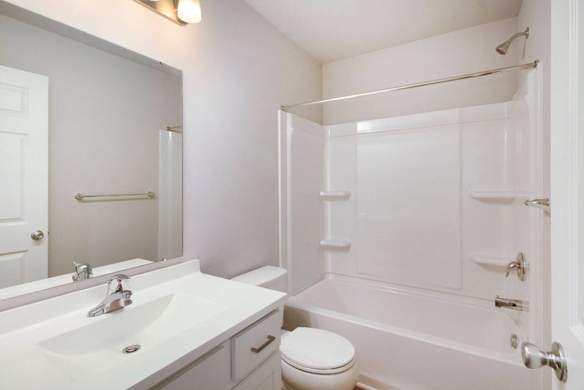 House for rent at 2212 Macatawa Lane, Waterford, MI 48327