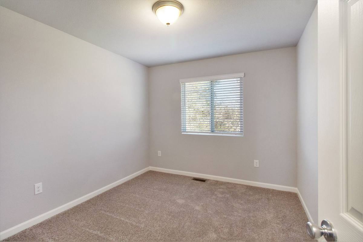 House for rent at 2212 Macatawa Lane, Waterford, MI 48327