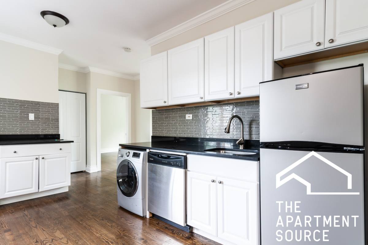Apartment for rent at 6485 W Roscoe St #3N, Chicago, IL 60613