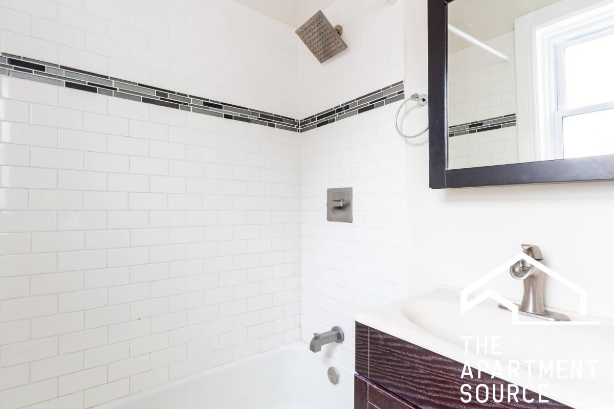 Apartment for rent at 6485 W Roscoe St #3N, Chicago, IL 60613