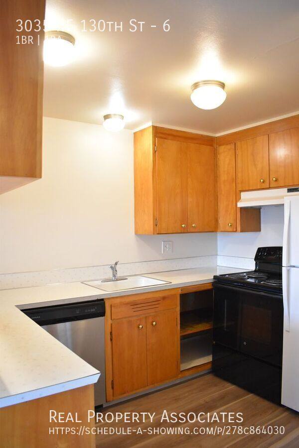 Apartment for rent at 3035 NE 130th St #6, Seattle, WA 98125