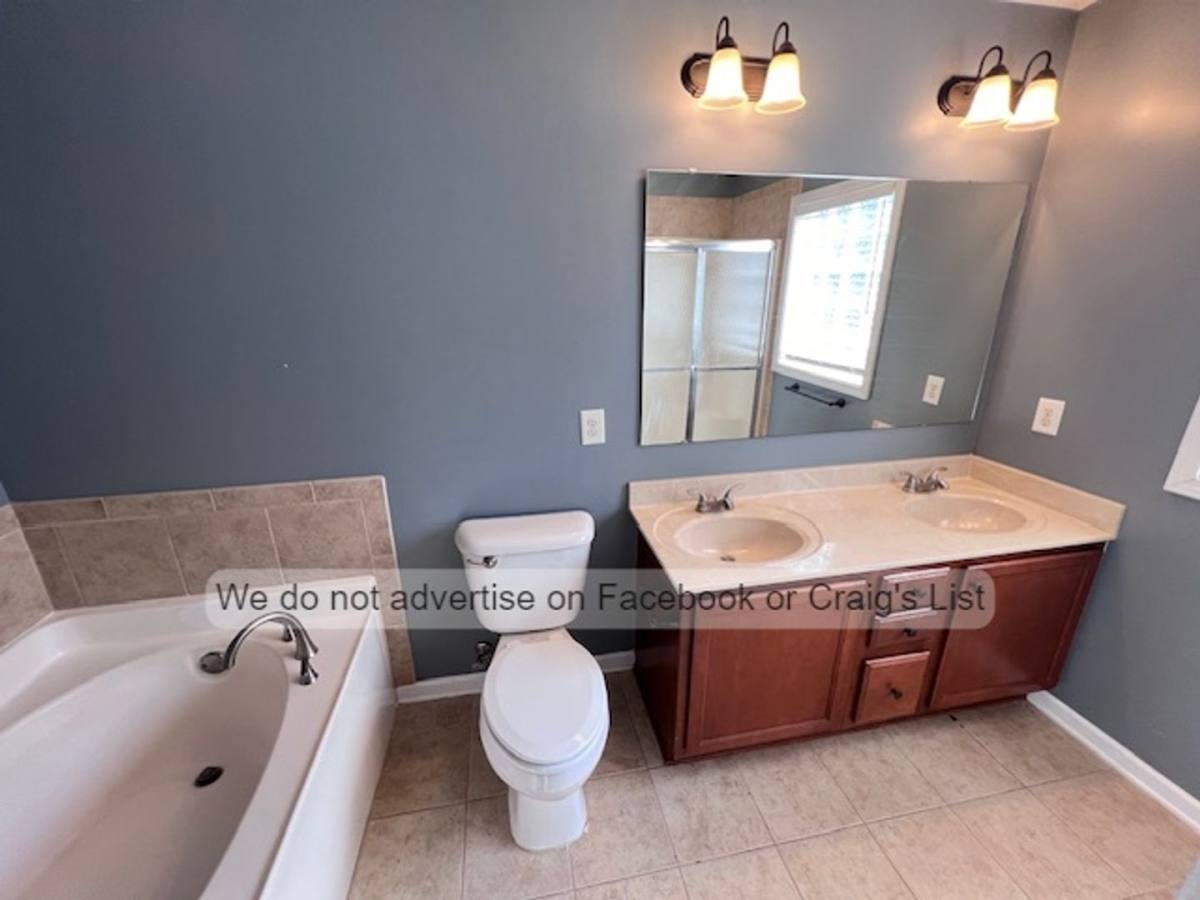 House for rent at 1233 Screech Owl Dr, Hope Mills, NC 28348