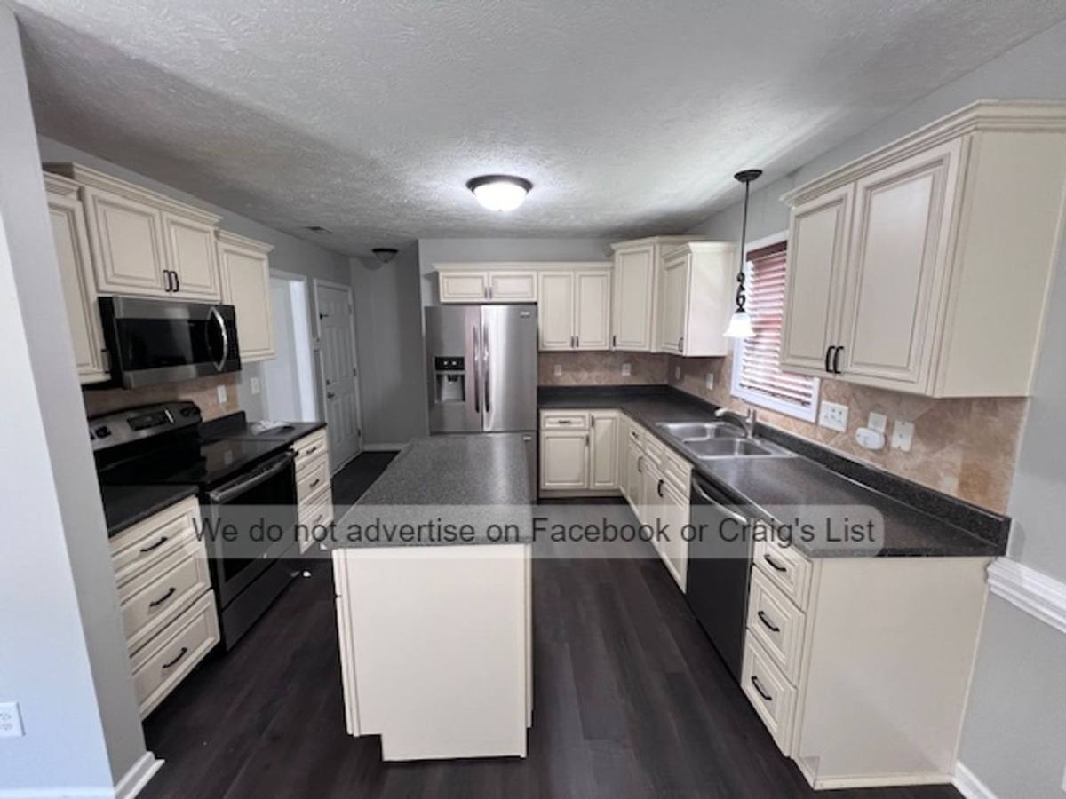 House for rent at 1233 Screech Owl Dr, Hope Mills, NC 28348