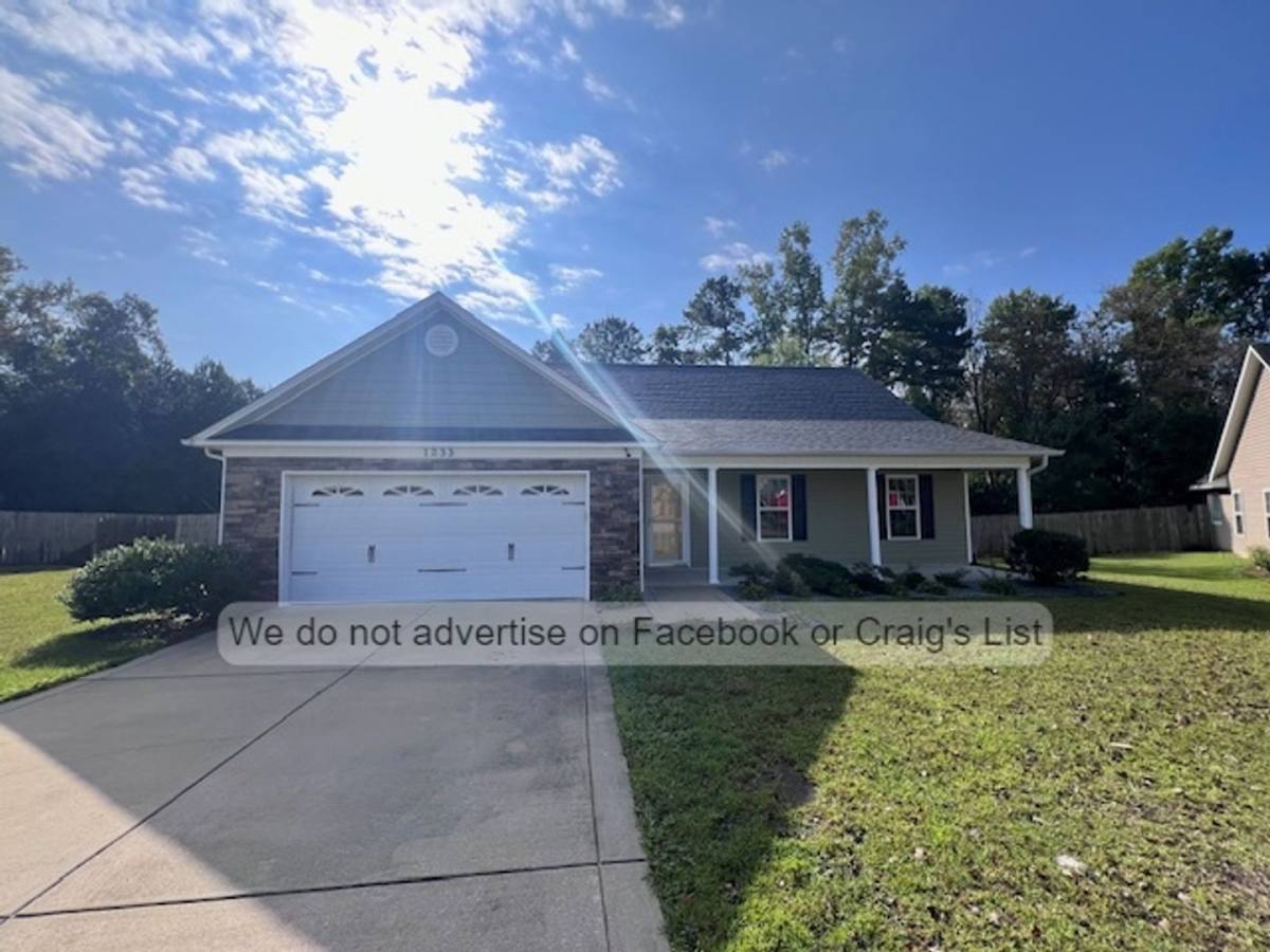 House for rent at 1233 Screech Owl Dr, Hope Mills, NC 28348