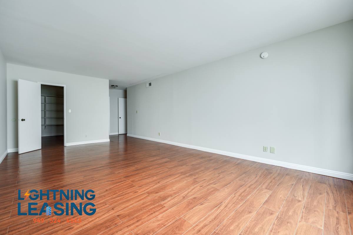 Apartment for rent at 815 S Shenandoah St #301, Los Angeles, CA 90035