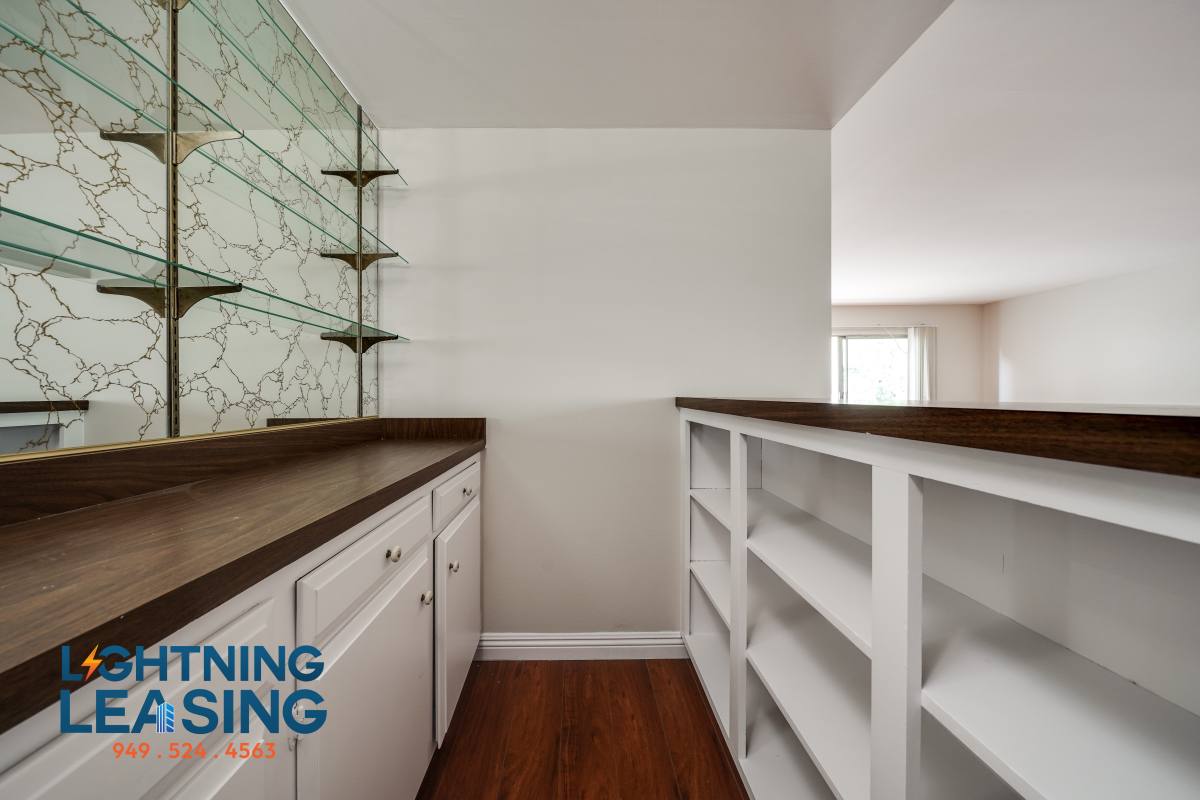 Apartment for rent at 815 S Shenandoah St #301, Los Angeles, CA 90035