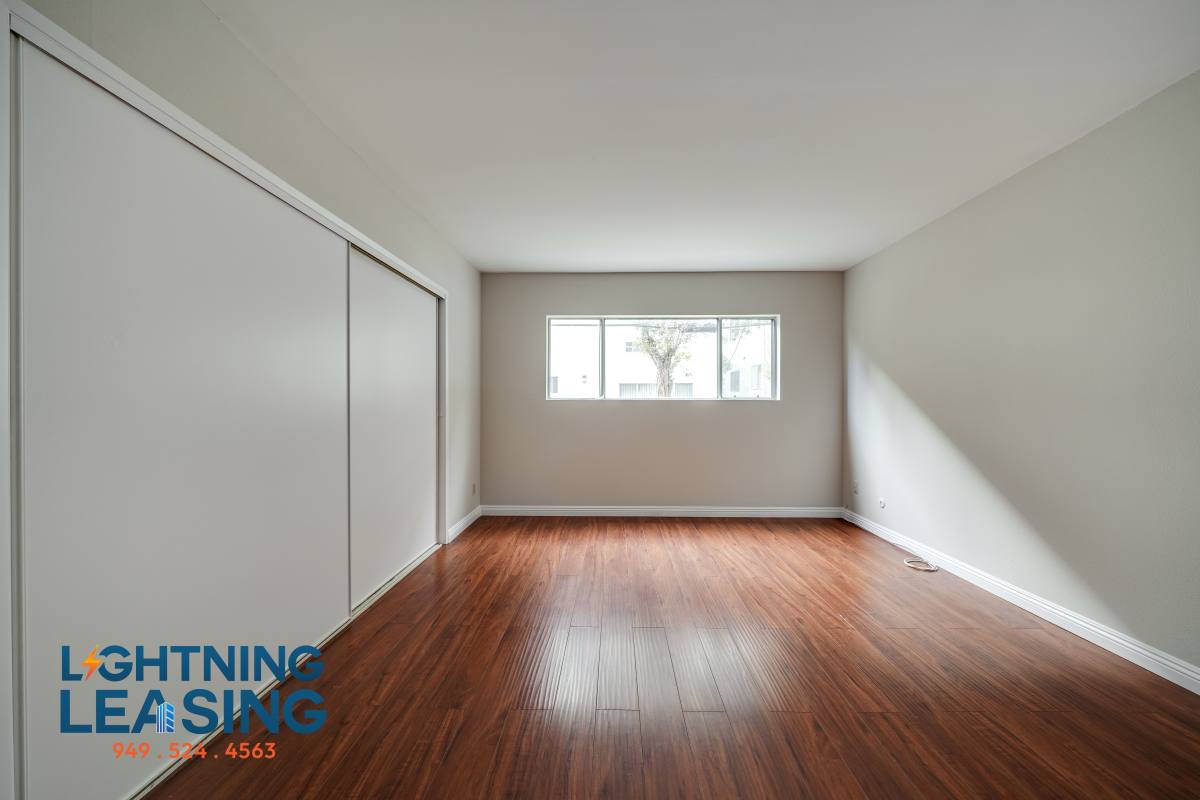 Apartment for rent at 815 S Shenandoah St #301, Los Angeles, CA 90035