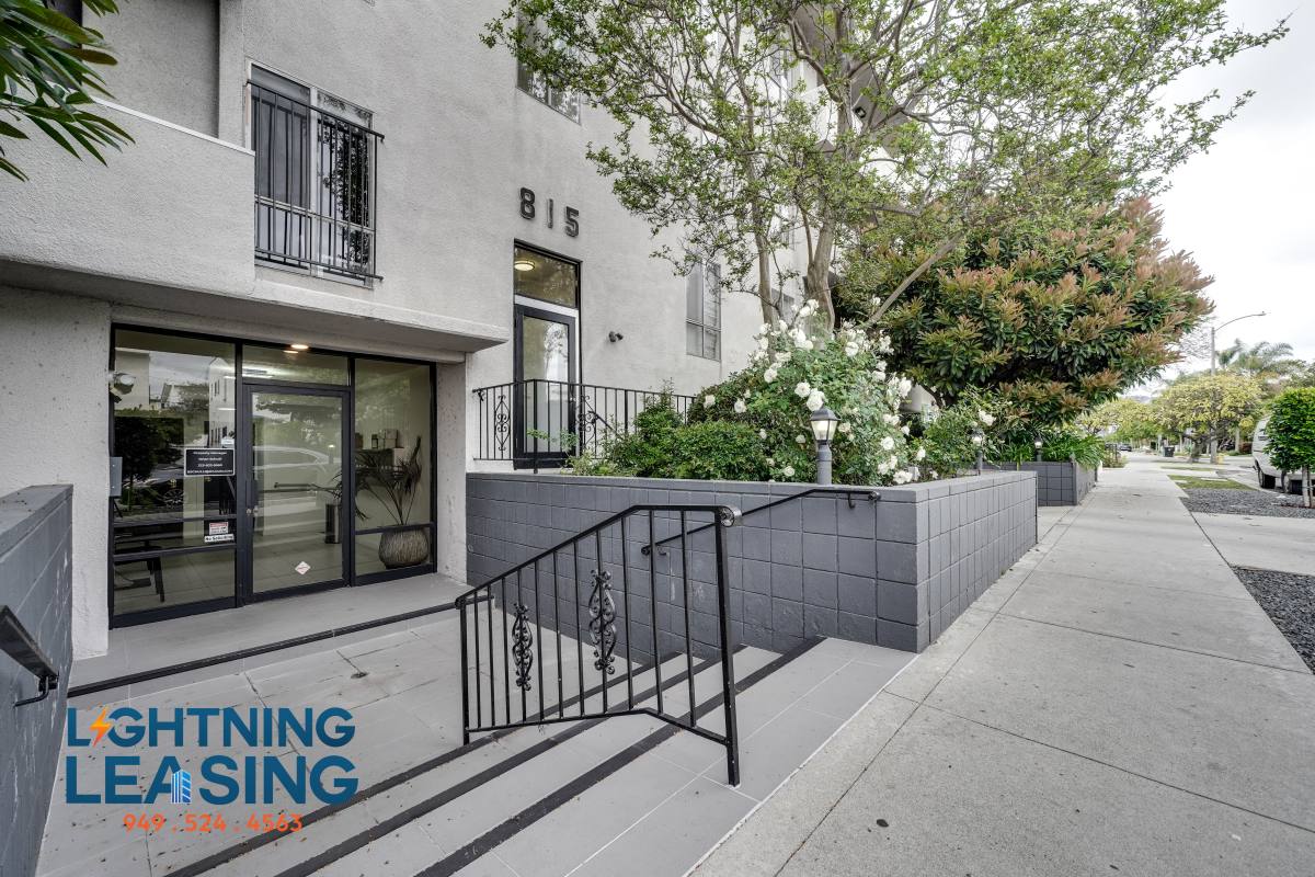Apartment for rent at 815 S Shenandoah St #301, Los Angeles, CA 90035