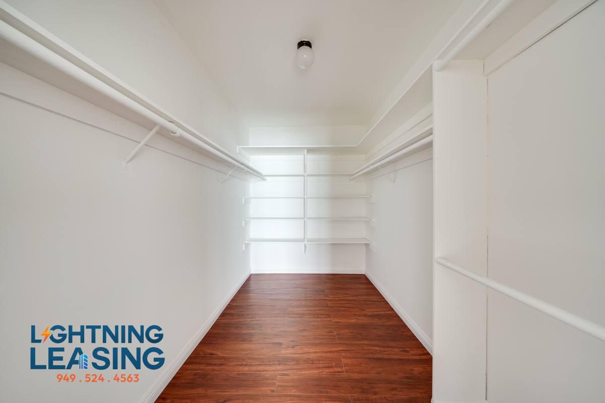 Apartment for rent at 815 S Shenandoah St #301, Los Angeles, CA 90035