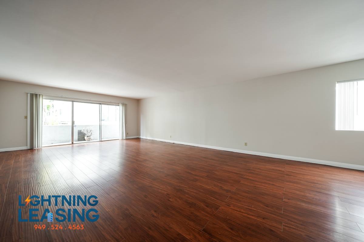 Apartment for rent at 815 S Shenandoah St #301, Los Angeles, CA 90035