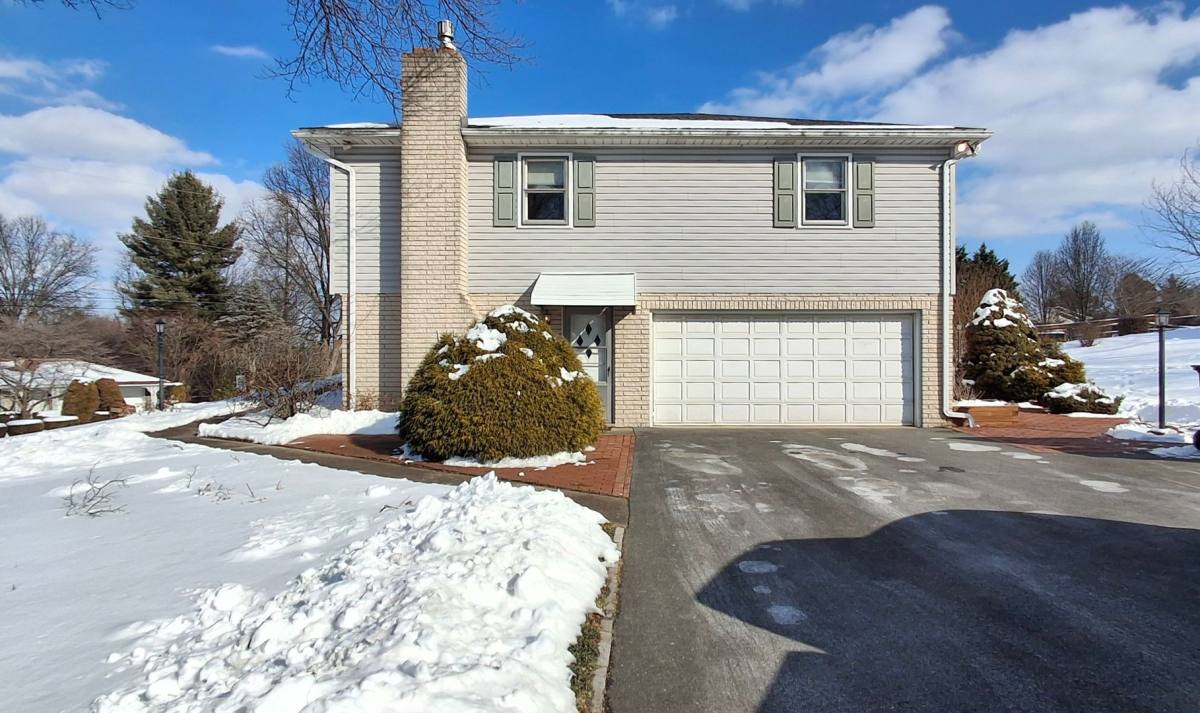 House for rent at 10 Carson Lane, Red Lion, PA 17356