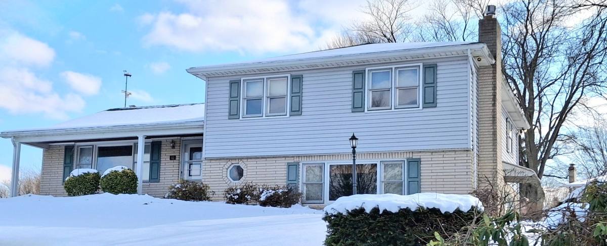 House for rent at 10 Carson Lane, Red Lion, PA 17356
