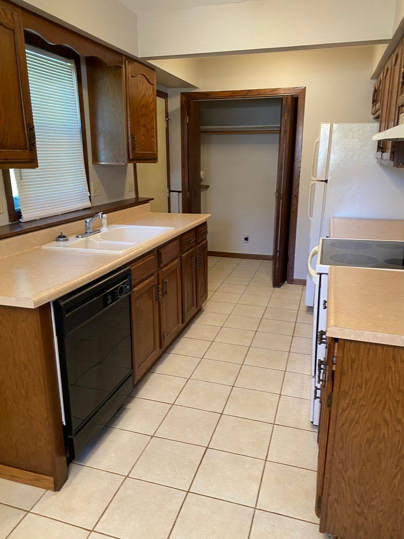 Apartment for rent at 5165 Cheney Dr, South Beloit, IL 61080