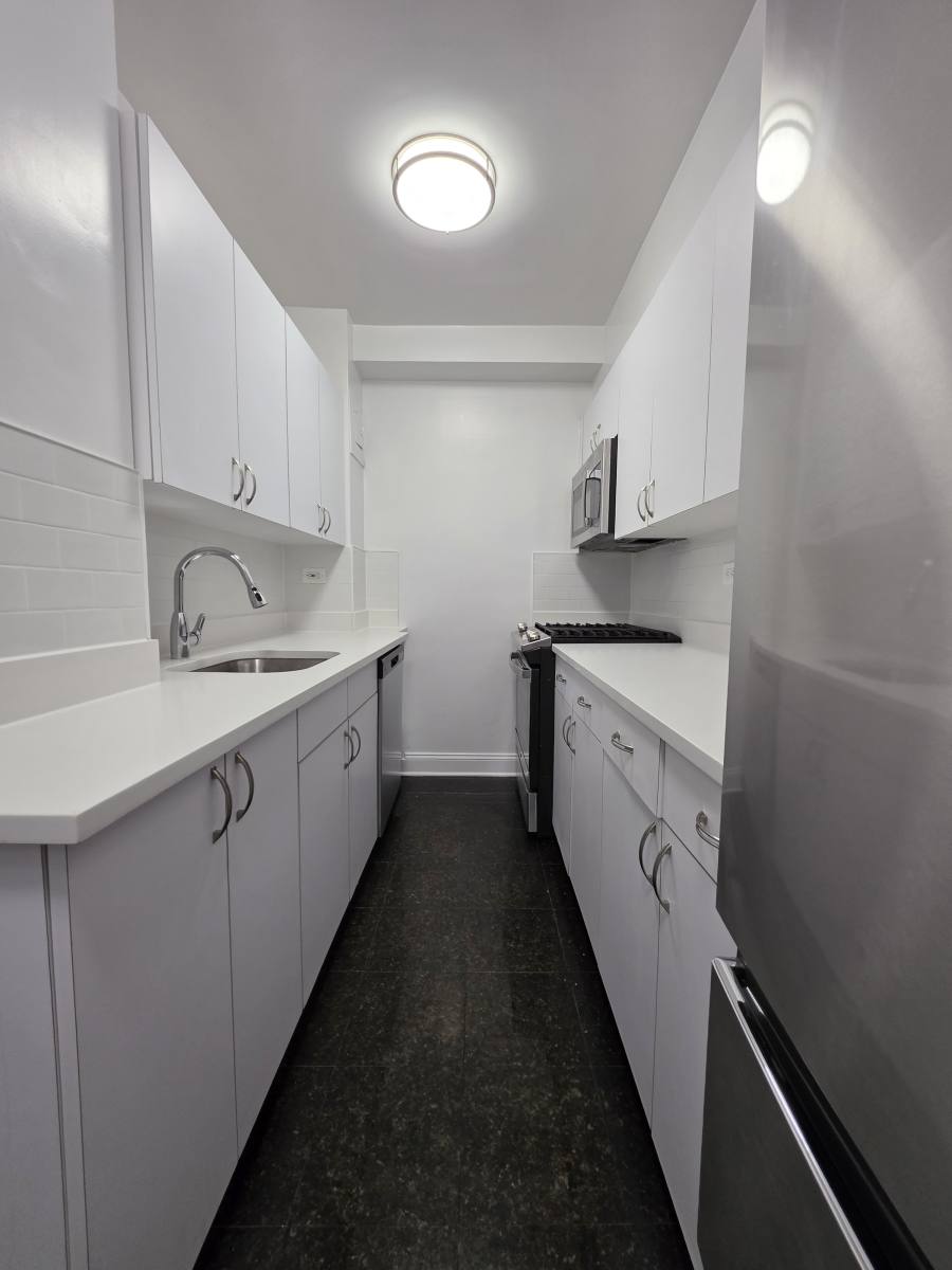 Apartment for rent at 157 E 57th St #EV3D, New York, NY 10022