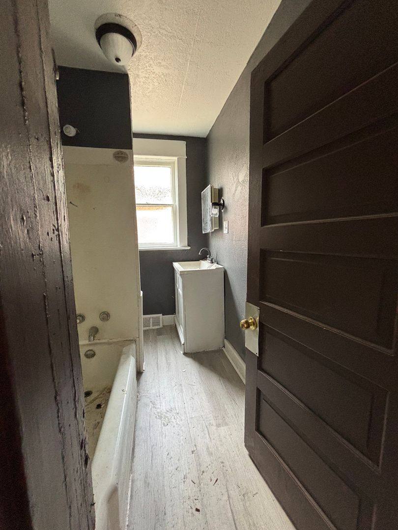 House for rent at 412 Wayne Ave Front, Ellwood City, PA 16117